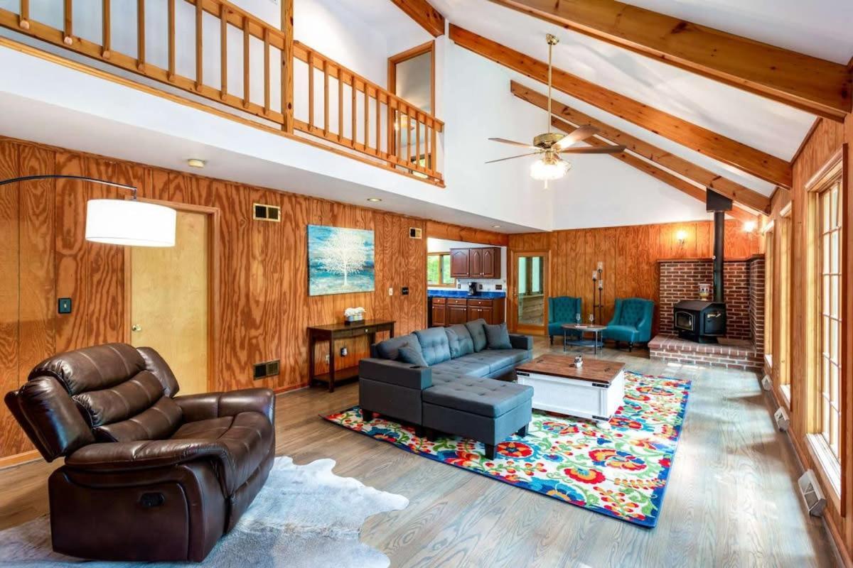 Huge Cabin W Hot Tub, Deck, Grill, Fire Pit, Wifi Berkeley Springs Esterno foto