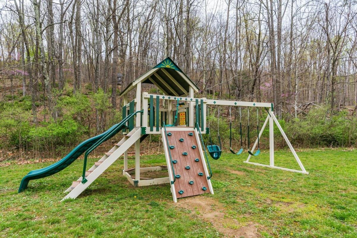 Huge Cabin W Hot Tub, Deck, Grill, Fire Pit, Wifi Berkeley Springs Esterno foto