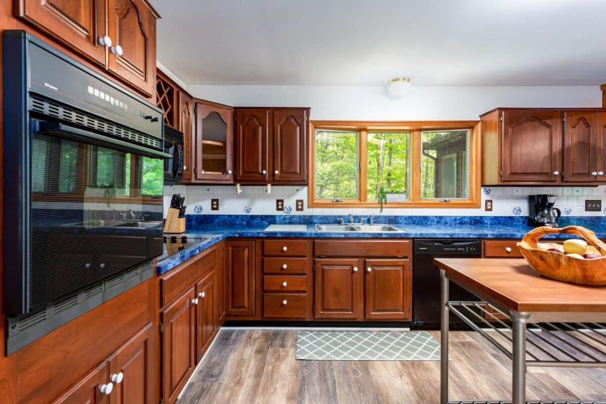 Huge Cabin W Hot Tub, Deck, Grill, Fire Pit, Wifi Berkeley Springs Esterno foto
