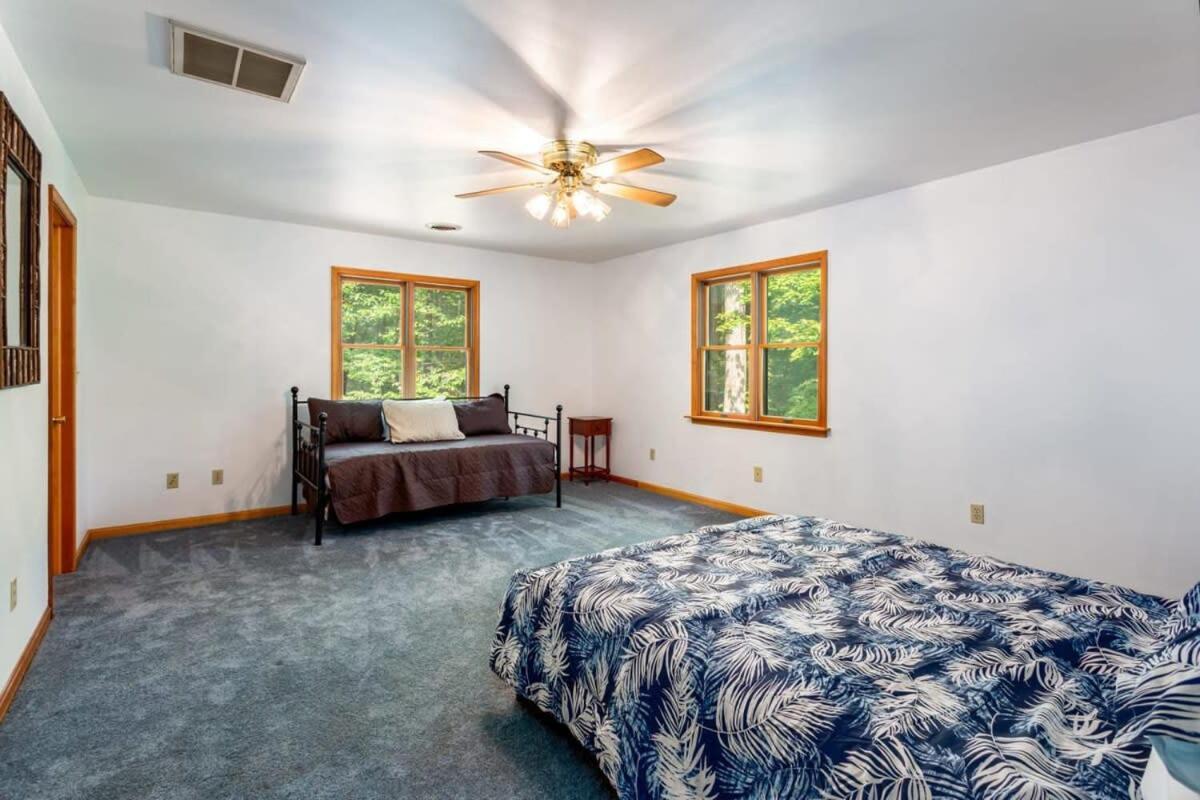 Huge Cabin W Hot Tub, Deck, Grill, Fire Pit, Wifi Berkeley Springs Esterno foto