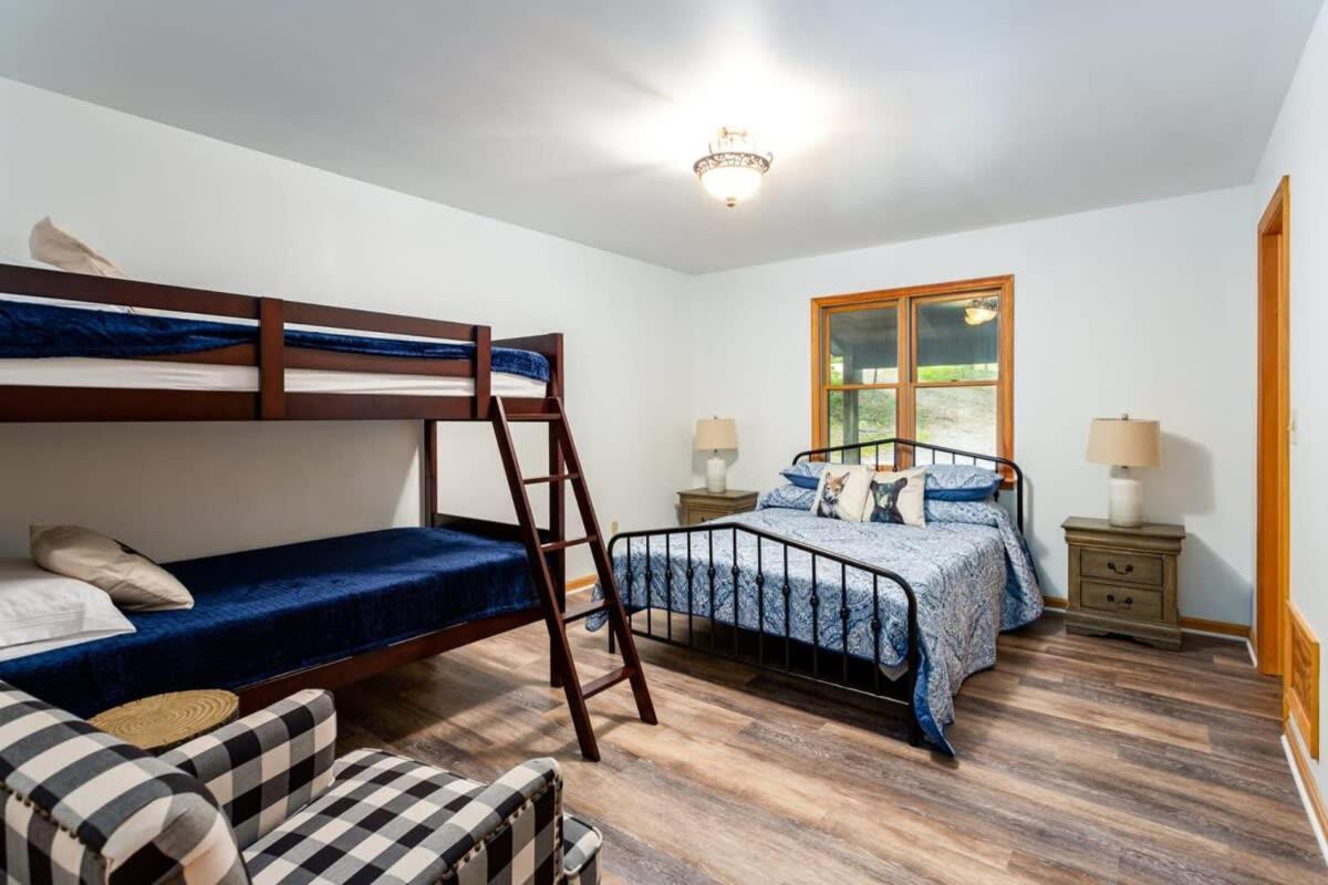 Huge Cabin W Hot Tub, Deck, Grill, Fire Pit, Wifi Berkeley Springs Esterno foto